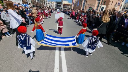 Συμμετοχή σε παρελάσεις - Ο Κόκκινος Μύλος