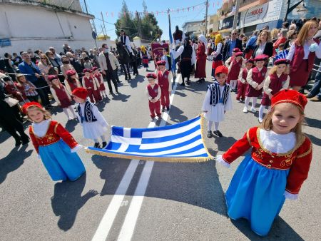 Συμμετοχή σε παρελάσεις - Ο Κόκκινος Μύλος