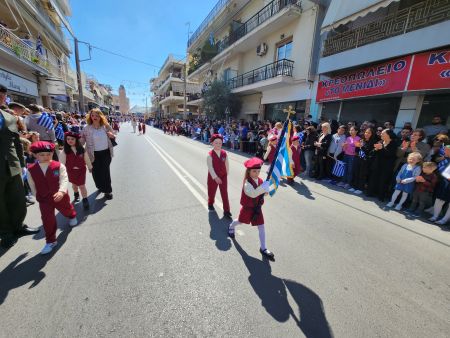 Συμμετοχή σε παρελάσεις - Ο Κόκκινος Μύλος